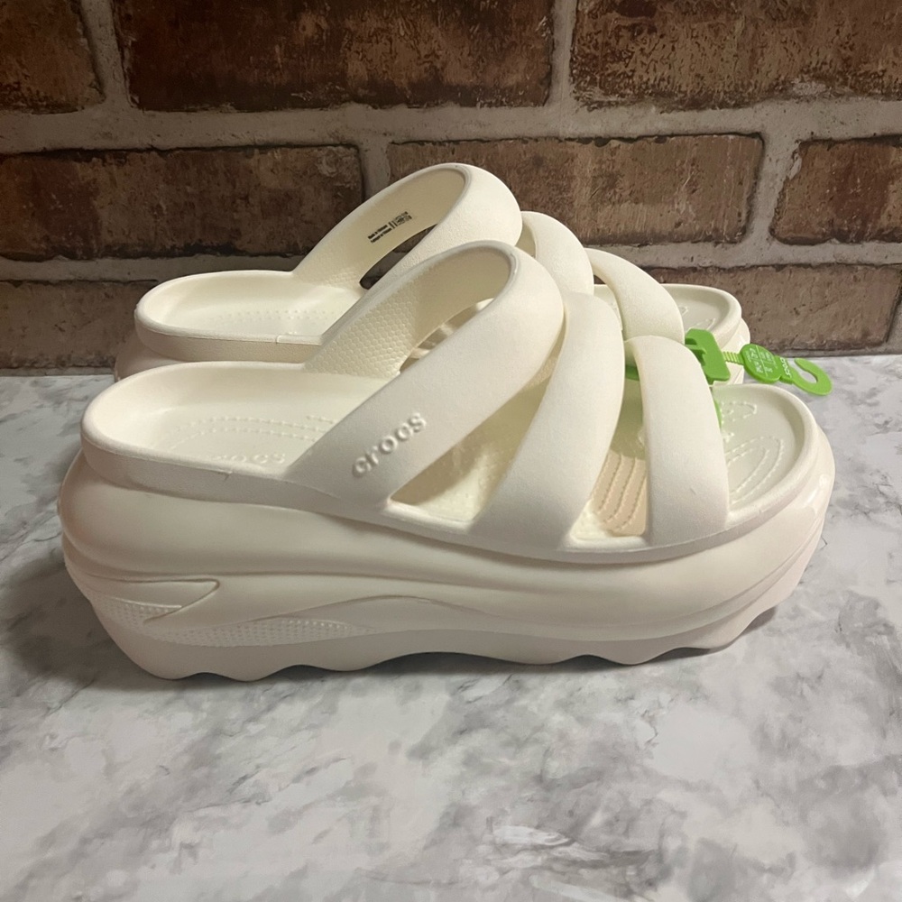 WOMENS NEW CROCS MEGA CRUSH TRIPLE STRAP 209842 Chalk White. SIZE 10